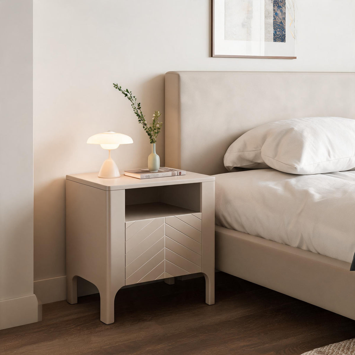 Nachtkastje EKLIPSO 54x57 met open nis in moderne stijl, kleur Kasjmier - in een interieurstyling | Pillovely