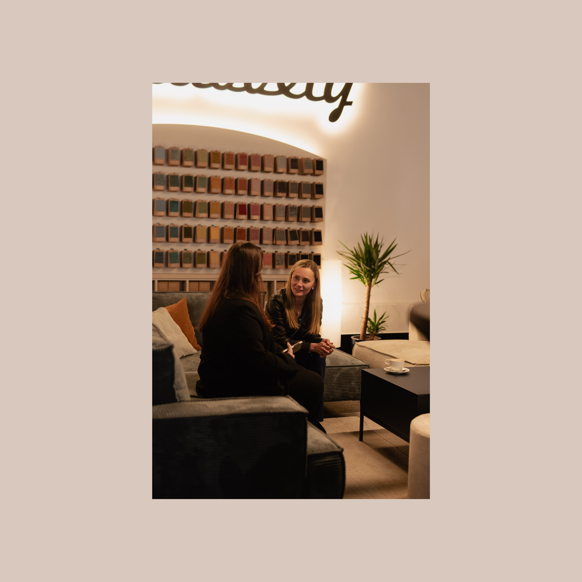 Women talking on a May corner sofa in the Pillovely showroom