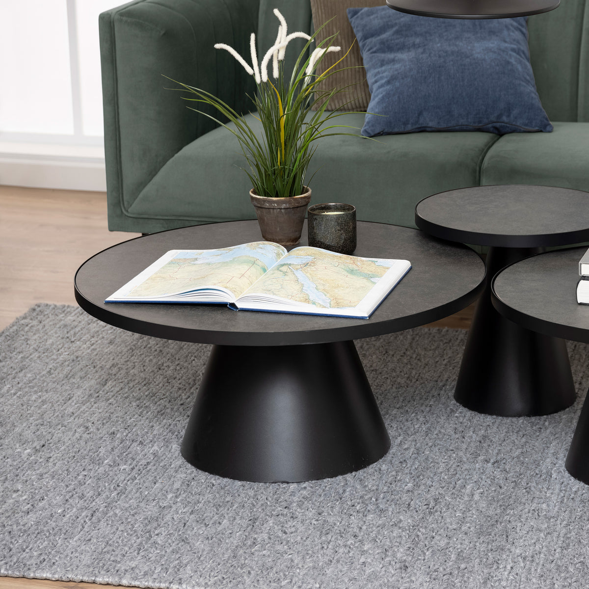 Soren Round Coffee Table Ø86 cm, Modern Style – in a room setting