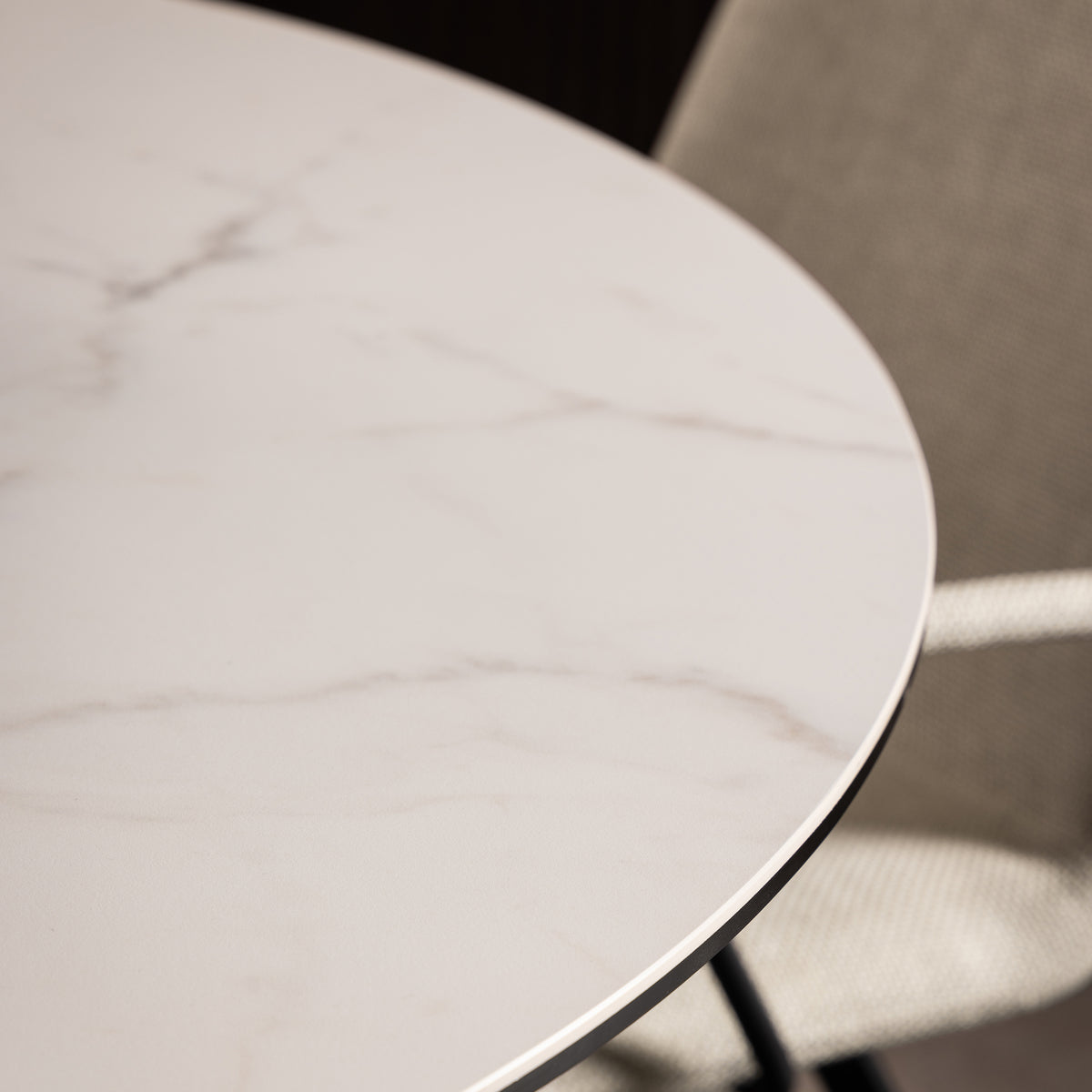 Stela Round Dining Table 119x76 cm, Modern Style – in a room setting