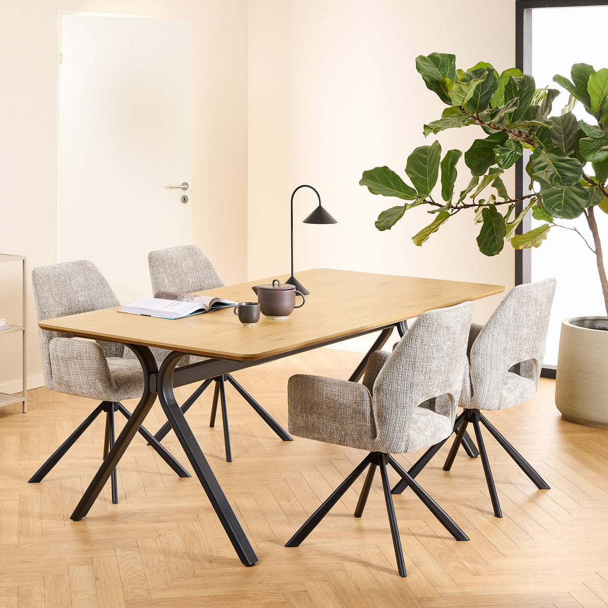 Fente Set of Two Swivel Chairs with Armrests, Modern Style – in a room setting
