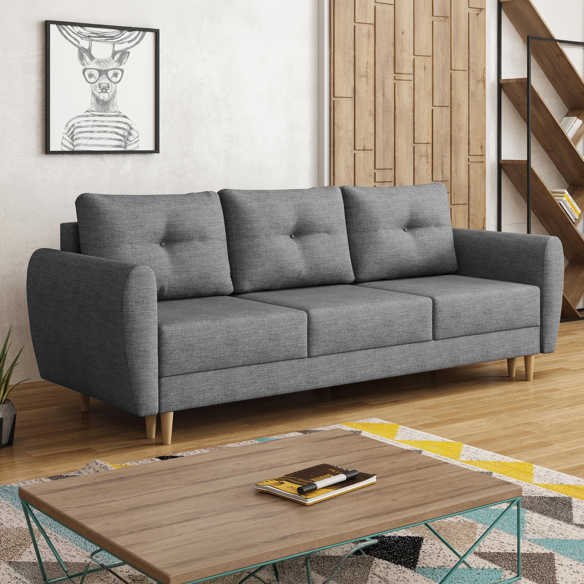Harmi-bank 235 cm in de woonkamer met houten boekenkast en salontafel – Scandinavische slaapbank