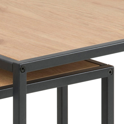 Skeleto-salontafels 50x45 Wild Eiken – close-up van het tafelblad met houteffect en het zwarte stalen frame
