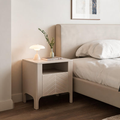 Nachtkastje EKLIPSO 54x57 met open nis in moderne stijl, kleur Kasjmier - in een interieurstyling | Pillovely