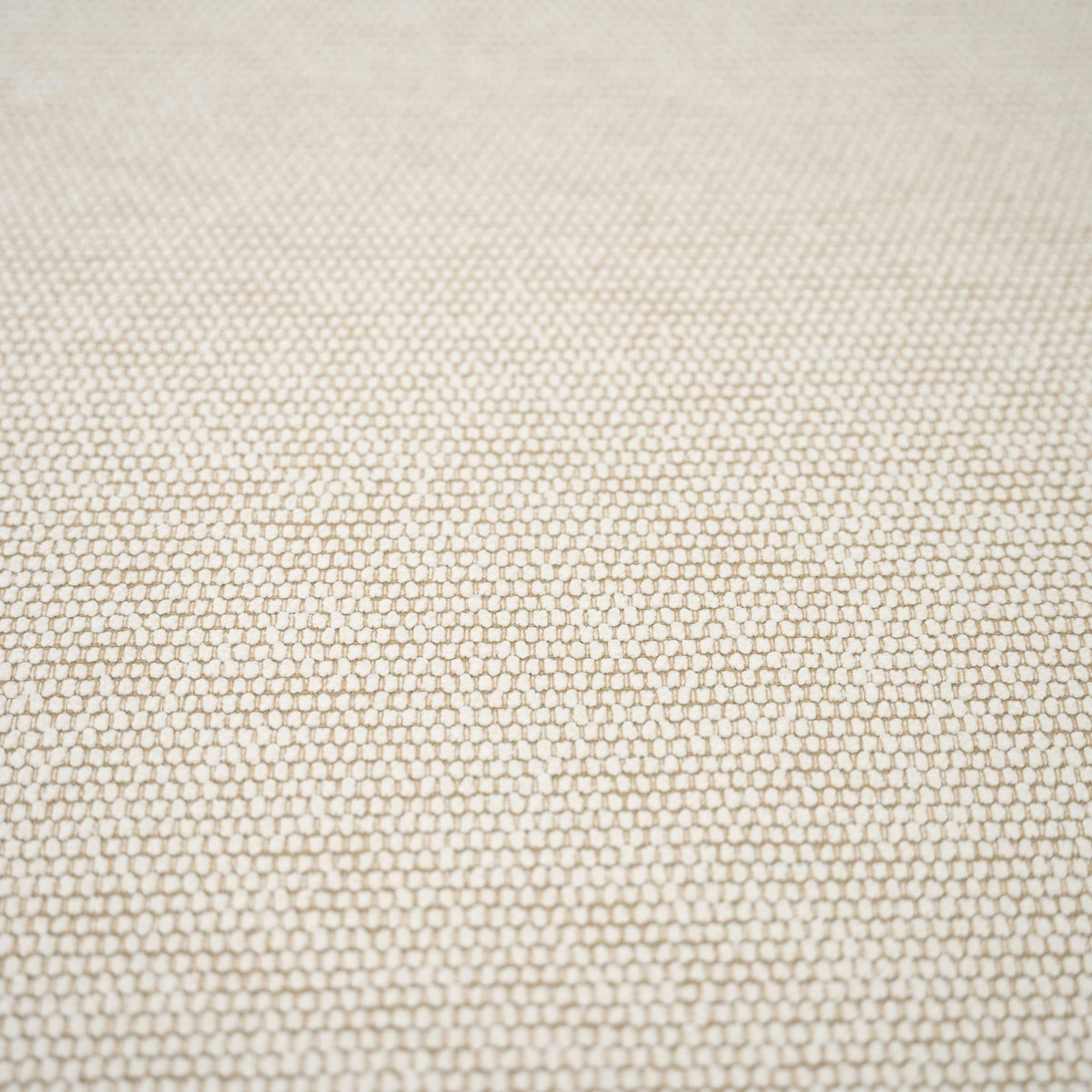 Moderne slaapbank voor buiten Kamelia van schuim met slaapfunctie, Harris-stof - close-up van de details en textuur